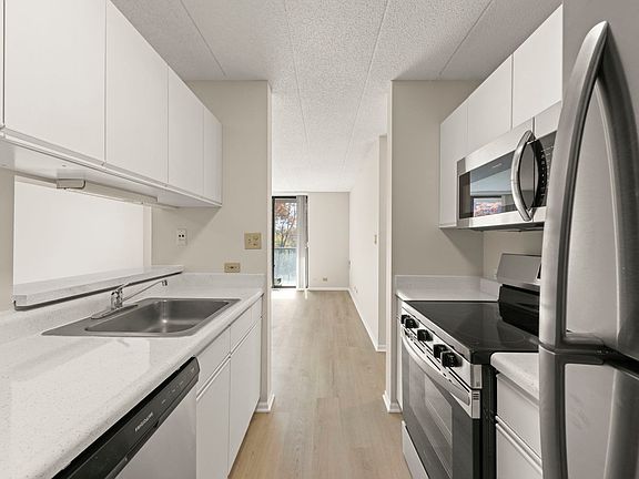 5th image of 75 Kristin Cir APT 210