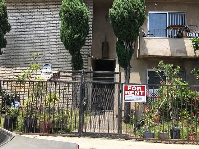 2nd image of 1011 Wilcox Ave APT 2