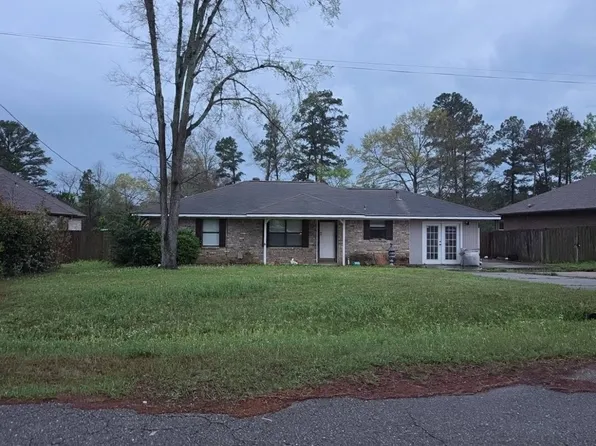 498 Omaha St, Gladewater, TX 75647