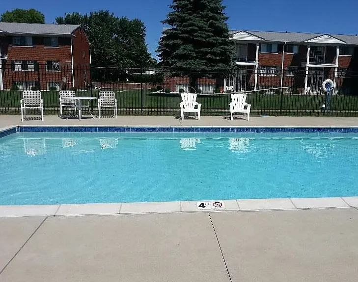 8260 Crestview Dr #4 — Photo 3