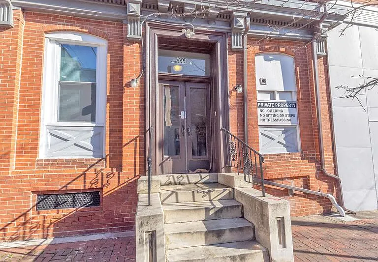 226 W Monument St #1R — Photo 2