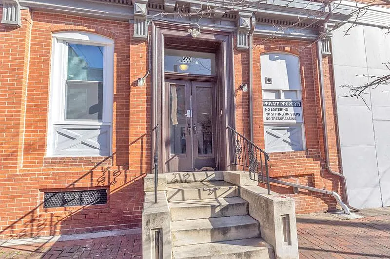 Building Photo - 226 W Monument St #1R