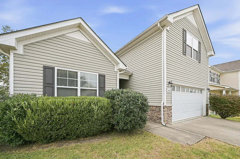 4 bed, 3.0 bath, 1804 sqft, $2,310 — Photo 4