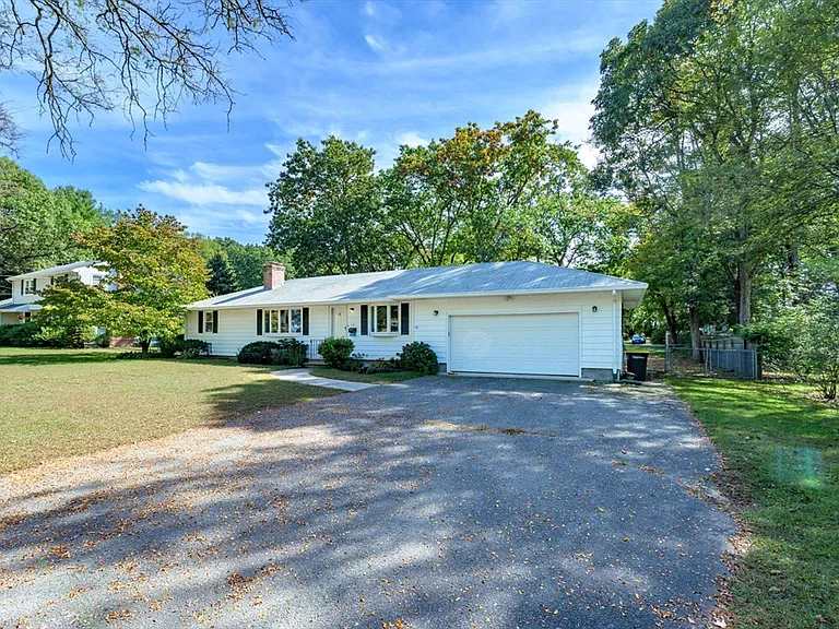 557 Maple Rd #1 — Photo 3