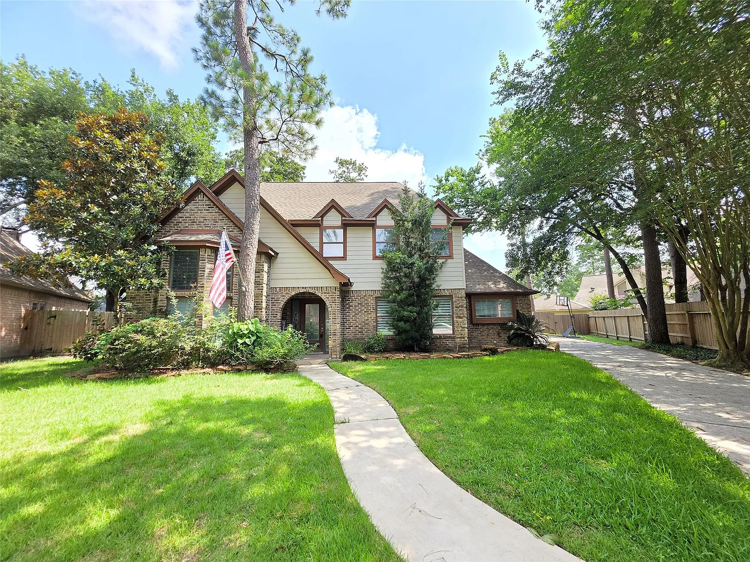 4 bed, 2.5 bath, 2810 sqft, $3,195 — Photo 1
