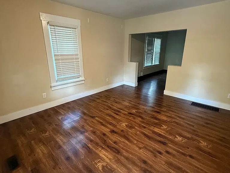 1209 S Lincoln St — Photo 13