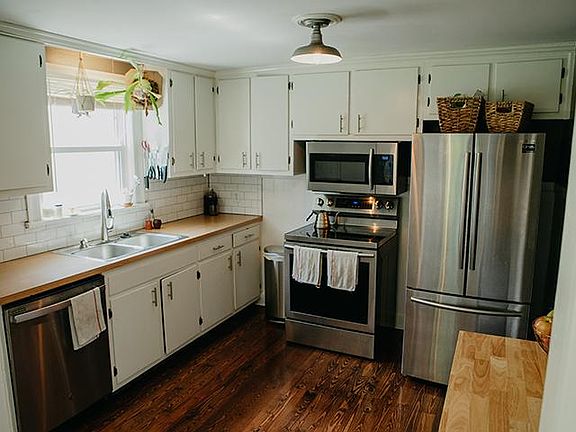 Kitchen, Stainless Steel Appliances