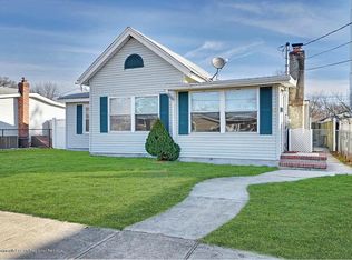 5 Locust St, Lakehurst, NJ 08733