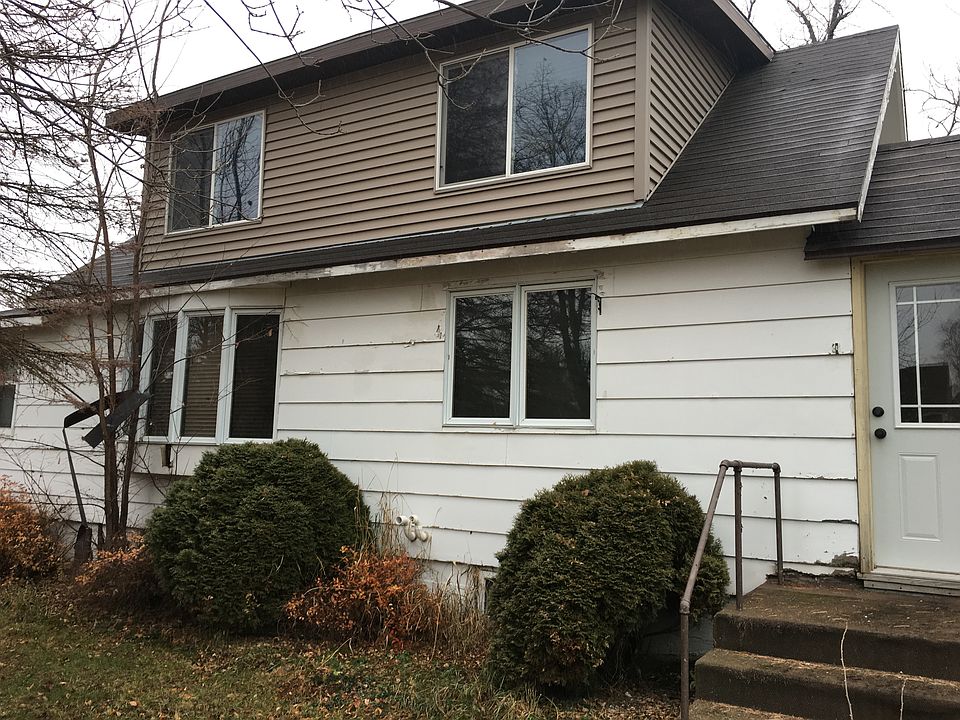 2nd image of 1504 Main St