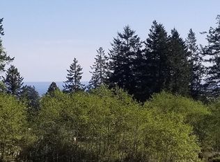 572 Meadow Ln, Brookings, OR 97415