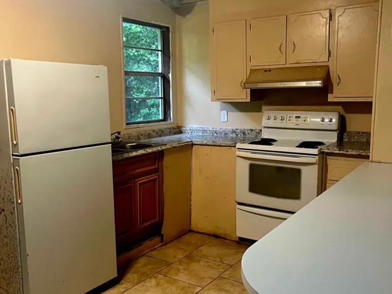 671 E Olive Rd #9 — Photo 2
