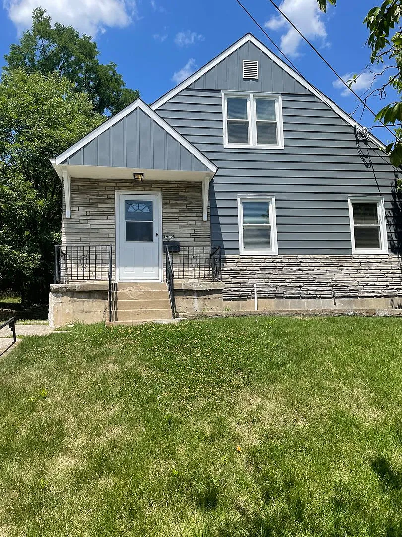 1902 Ashbrook Dr — Photo 1