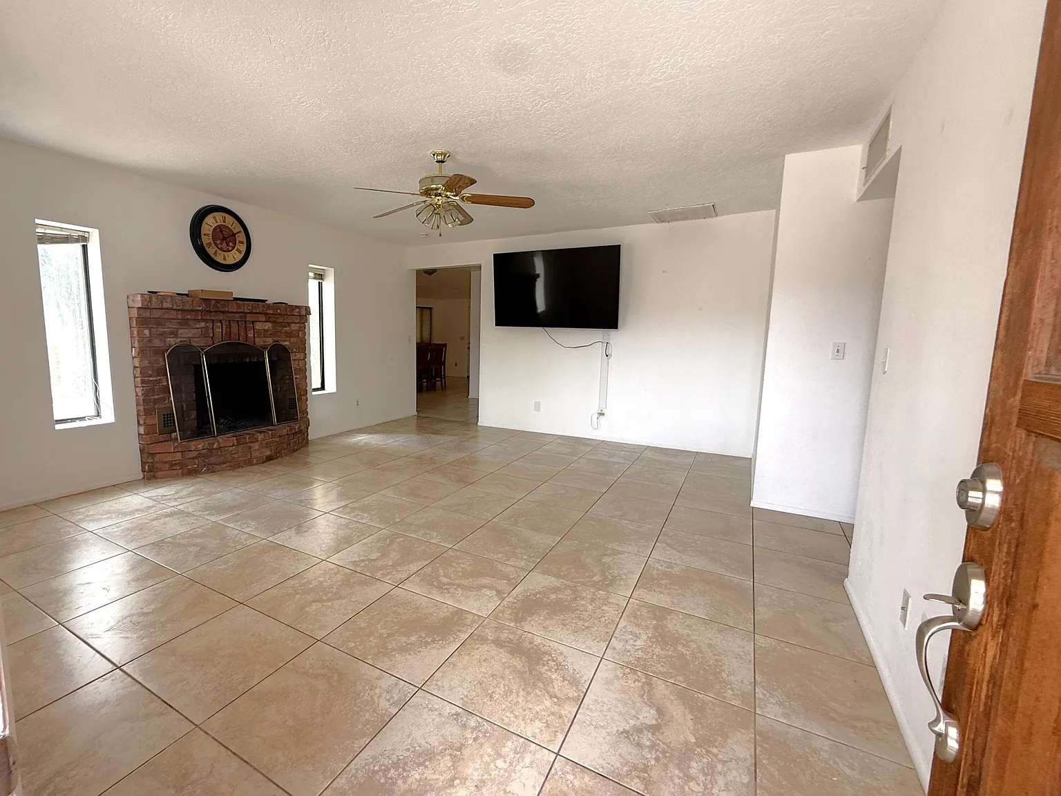 3 bed, 1.5 bath, 1668 sqft, $1,950 — Photo 2