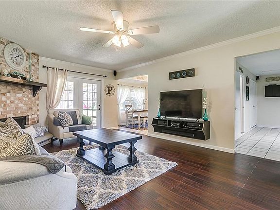 5th image of 300 N Heights Dr