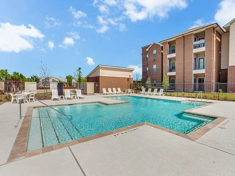 Palladium Dallas Stemmons — Photo 36