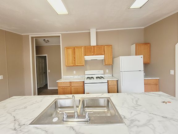 5th image of 137 Russell Rd