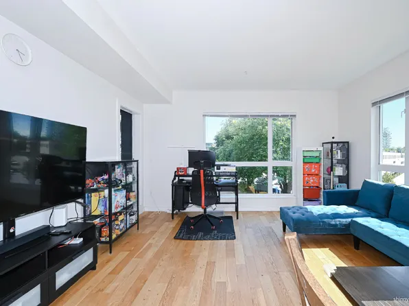 5311 Cedarbridge Way #321, Richmond, BC V6X 0M3