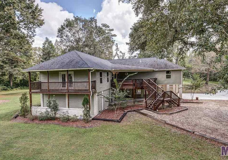 1st image of 19290 Gourdon Ln