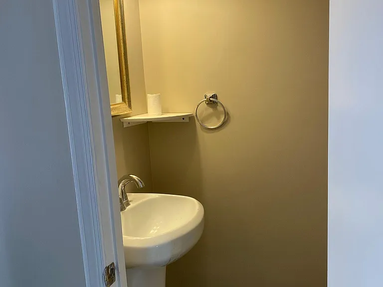 13 Dorchester Dr — Photo 9