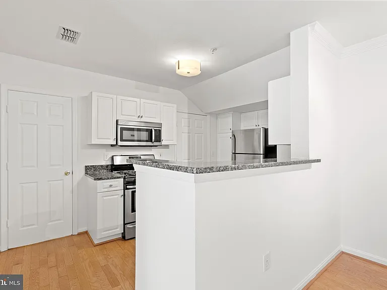 4525 Superior Sq #4525 — Photo 8