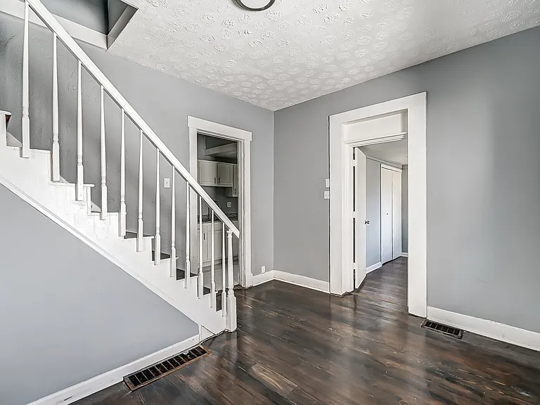 1257 Leonhard St — Photo 10