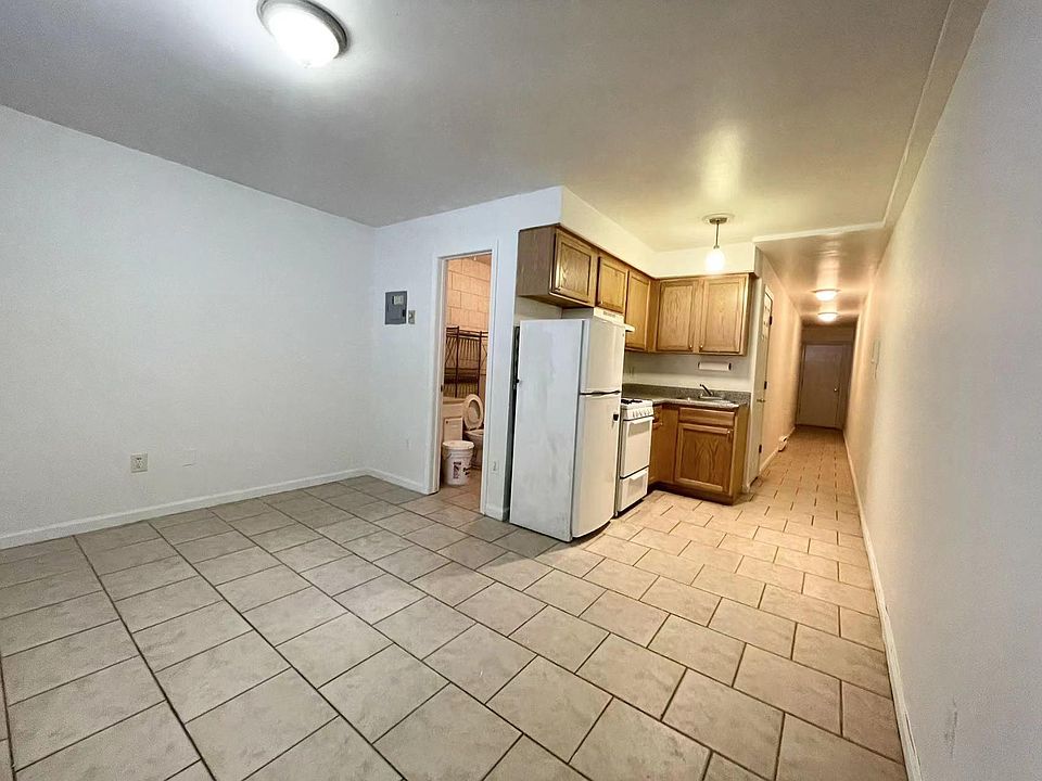 1st image of 58 Dartmouth Loop #2
