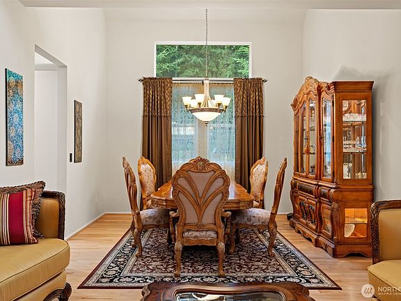 3rd image of 1618 73rd Street SE