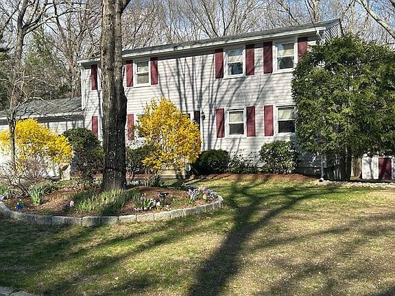 3rd image of 40 Newcastle Dr