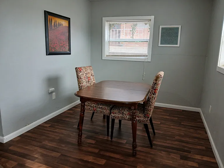 824 N Lincoln St — Photo 4