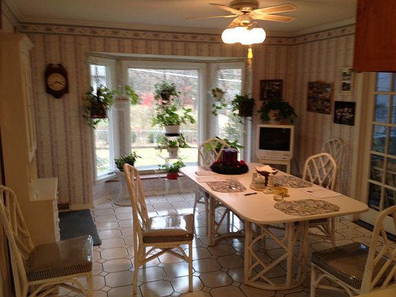 Kitchen Eating Area