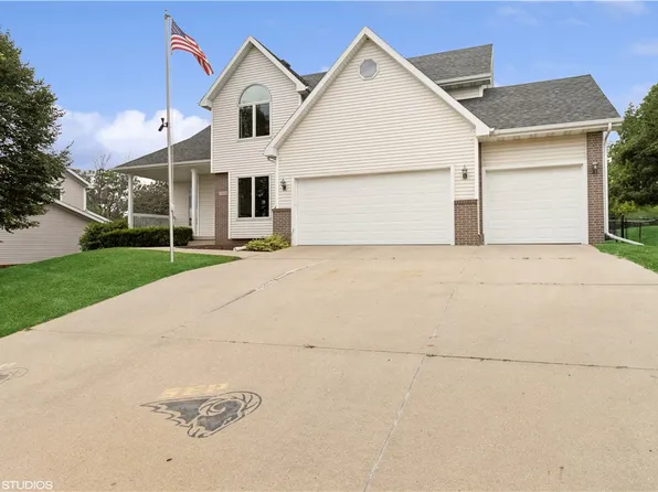 1820 Andrews Dr, Pleasant Hill, IA 50327