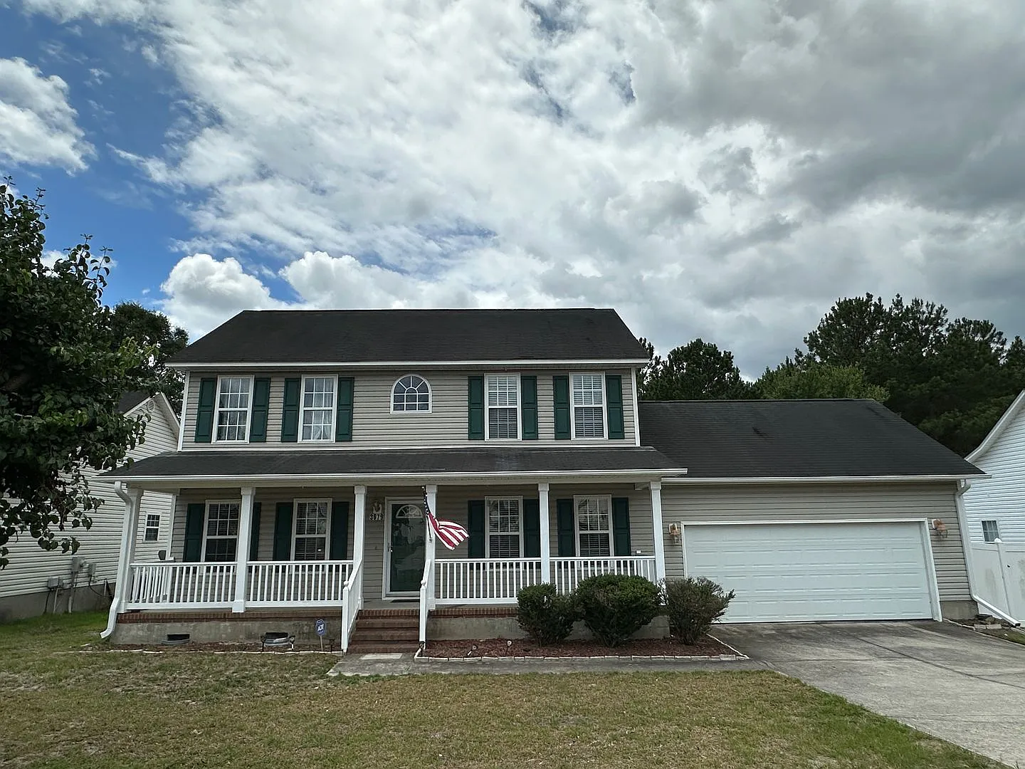 3 Bedroom, 2.5 Bath Home with 2 Car Garage in Hope Mills. — Photo 1