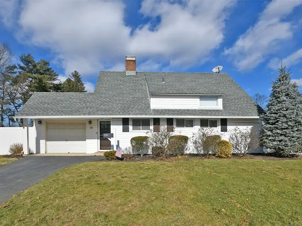121 Page Lane, Westbury, NY 11590