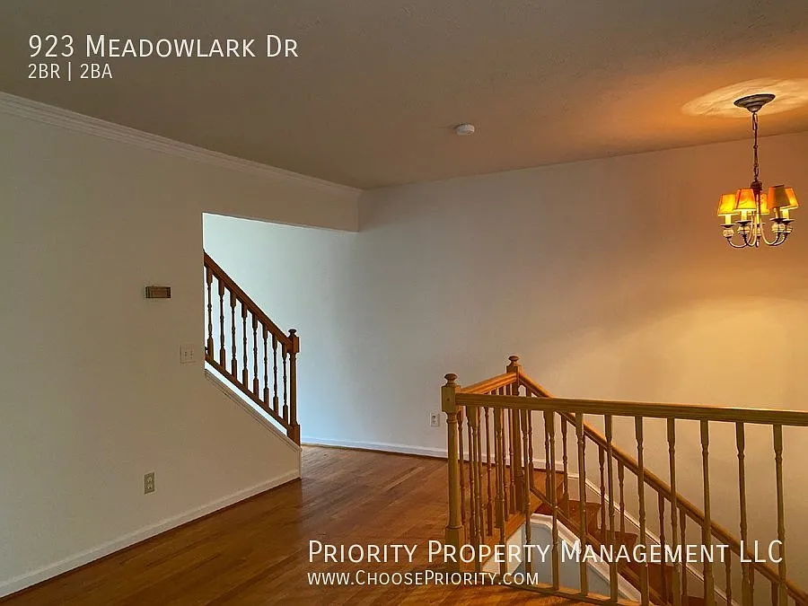 Charming 2 Bed Townhouse in Harrisonburg with Spacious Layout and Convenient Location! — Photo 4