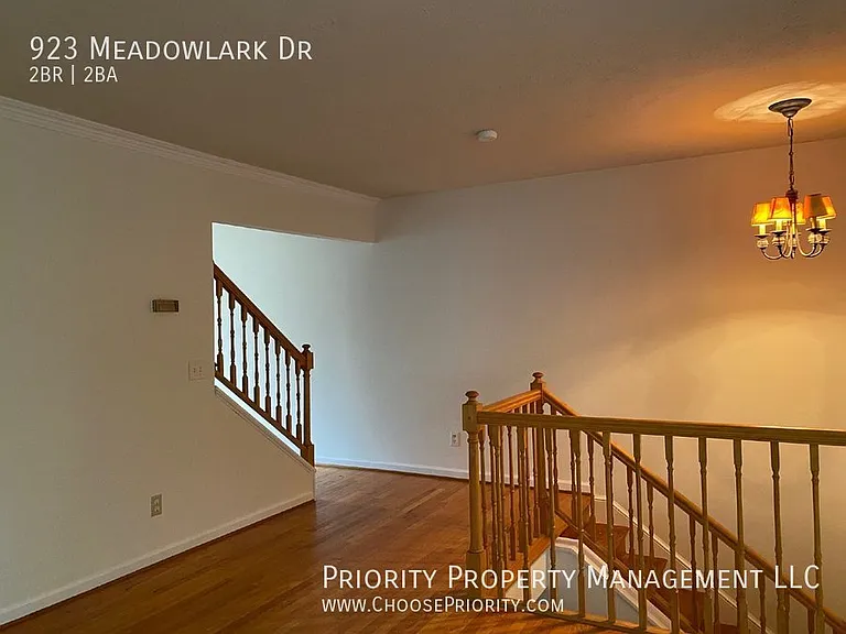 923 Meadowlark Dr — Photo 4