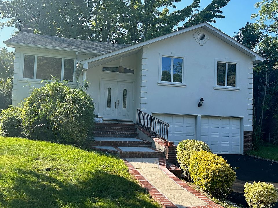 1st image of 12 Radcliff Dr