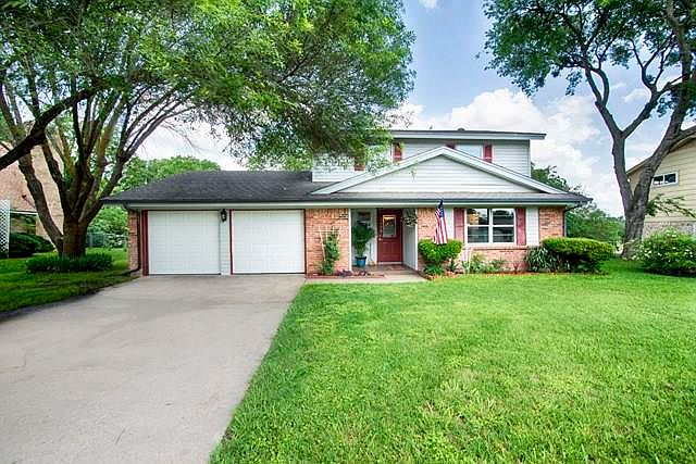 1st image of 2400 Woodlawn Dr