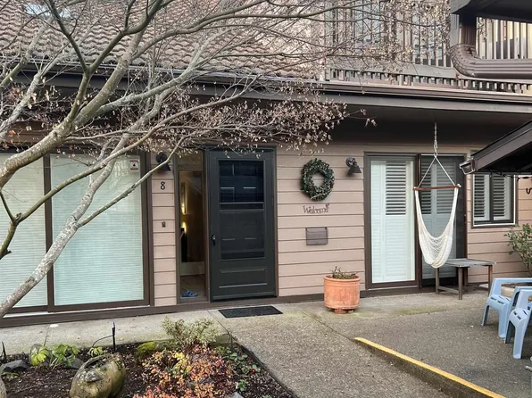 2800 NW 29th St APT 8, Corvallis, OR 97330