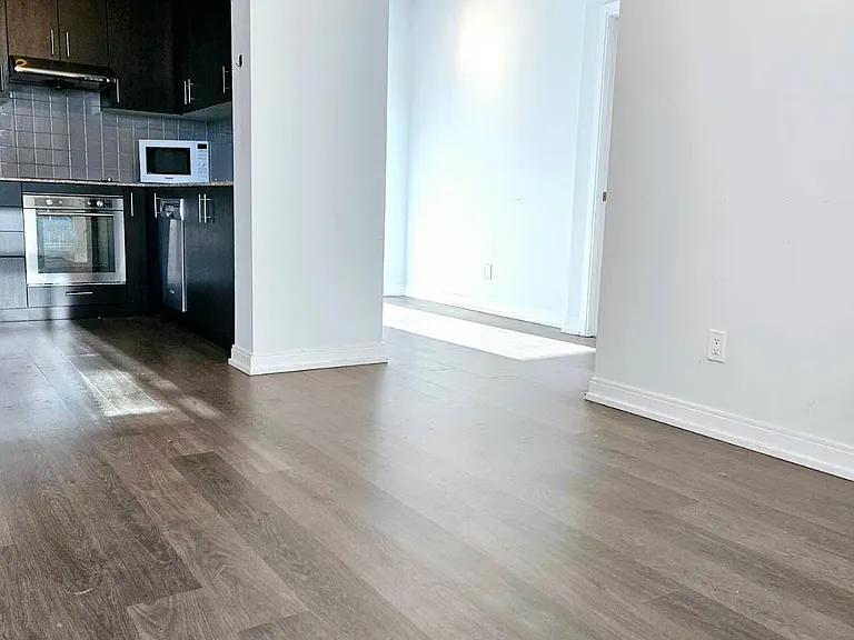 255 Village Green Sq #Penthouse 05 — Photo 7