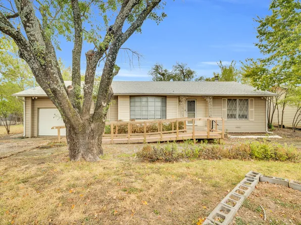 701 E 8th St, Ferris, TX 75125