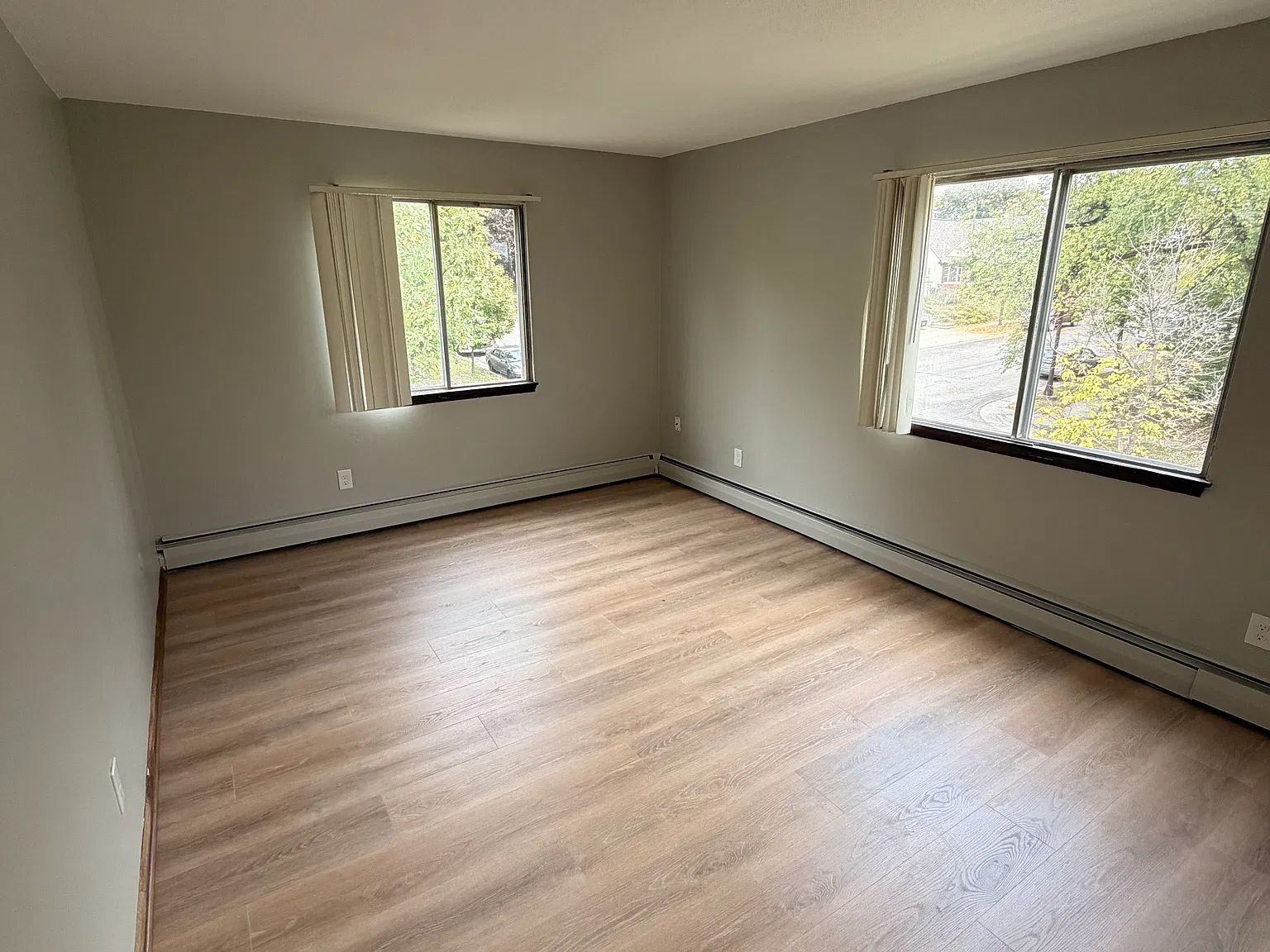 1040 Agate St — Photo 4