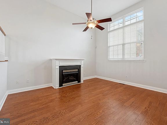 Living / Family Room w/ Gas Fireplace
