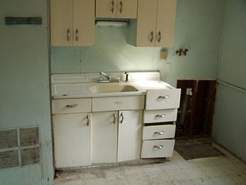4th image of 2912 Kenmore Ave