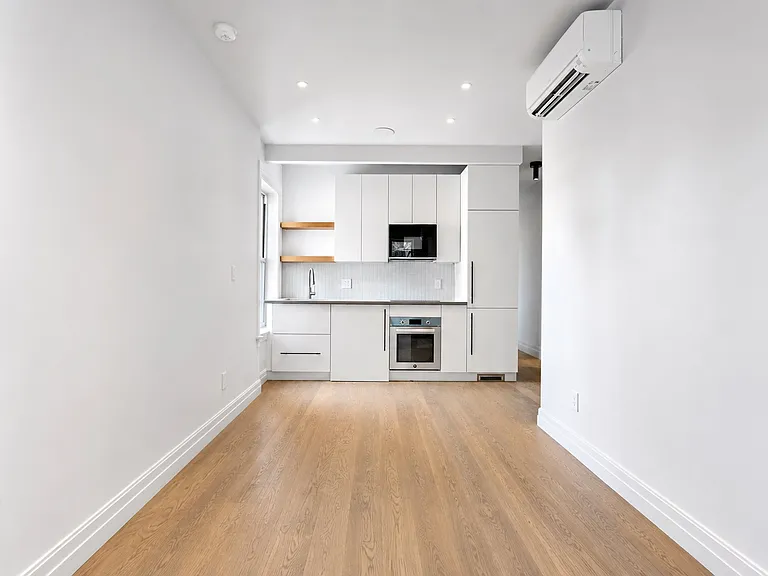 241 W 13th St #8 — Photo 3