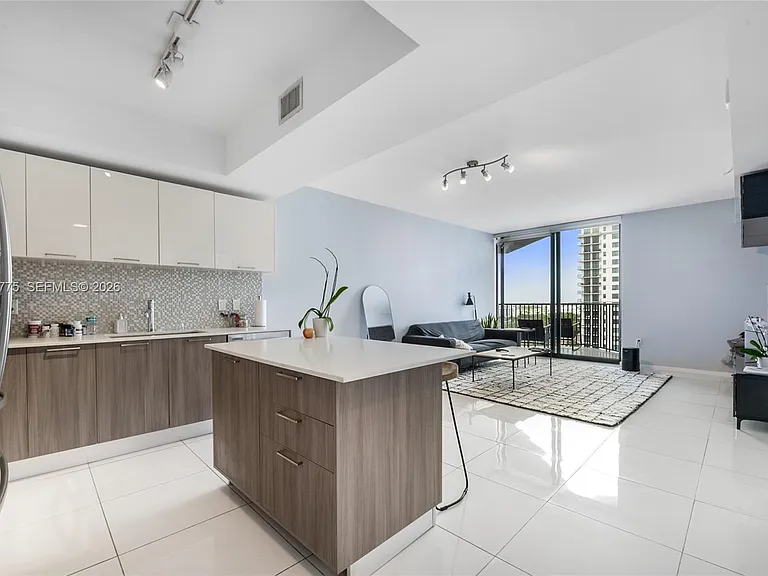 5252 NW 85th Ave #1005 — Photo 5