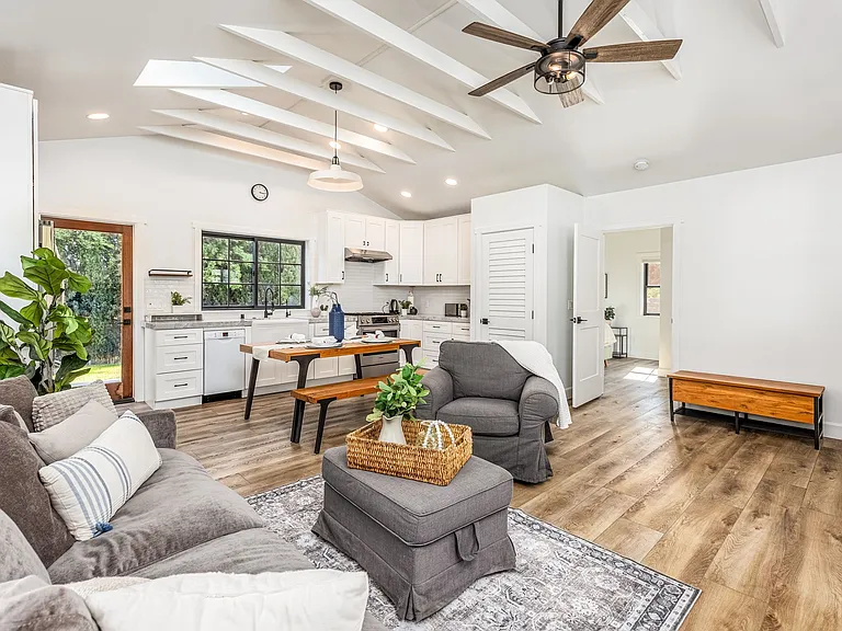 2335 Ivy Rd — Photo 46