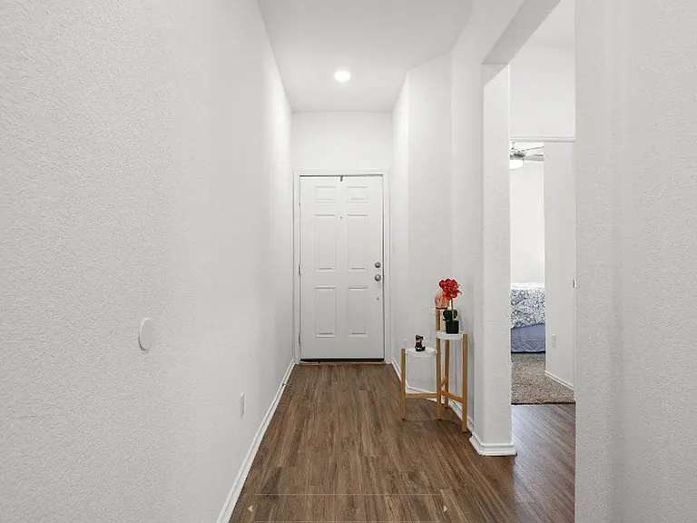 104 Blue Blaze Trl — Photo 2