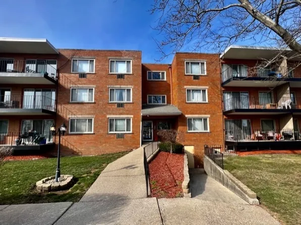 2215 W 111th St APT 205, Chicago, IL 60643