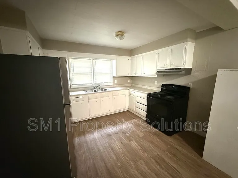 1036 Nancy Ln SE — Photo 4