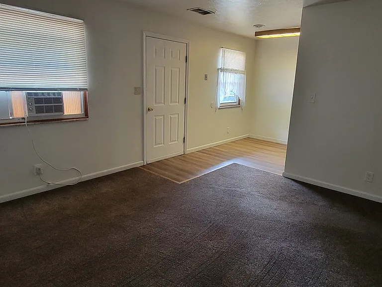 1503 Hobart Ave #6 — Photo 1